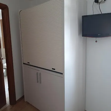 아파트 Alloggi Il Rododendro *